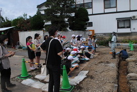 史跡津軽氏城跡弘前城跡長勝寺構における発掘調査の見学