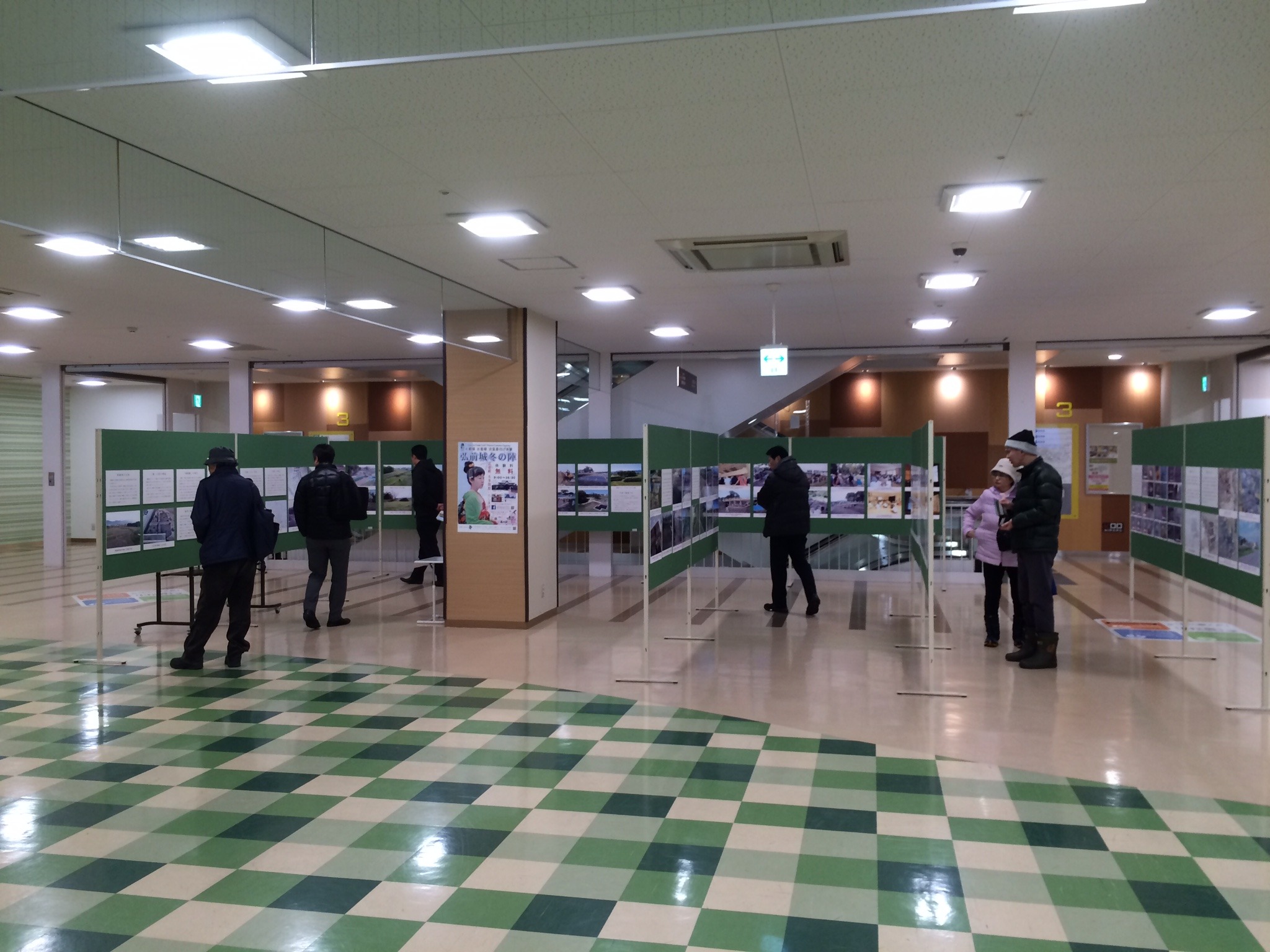 パネル展開催風景（「わたしたちが見たお城の大工事作品展」）