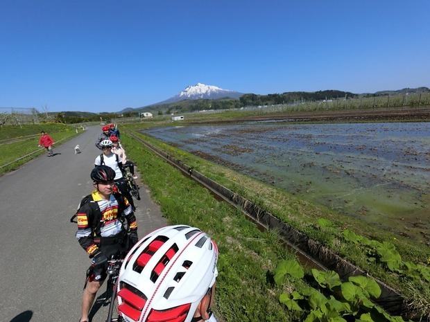 水田と岩木山